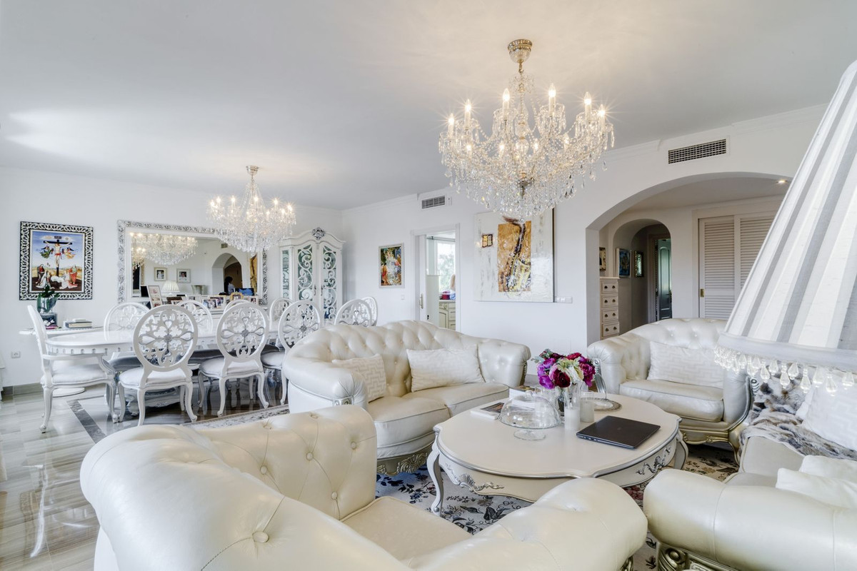 Apartment for sale in Bahía de Marbella | 3 bedrooms H5110738