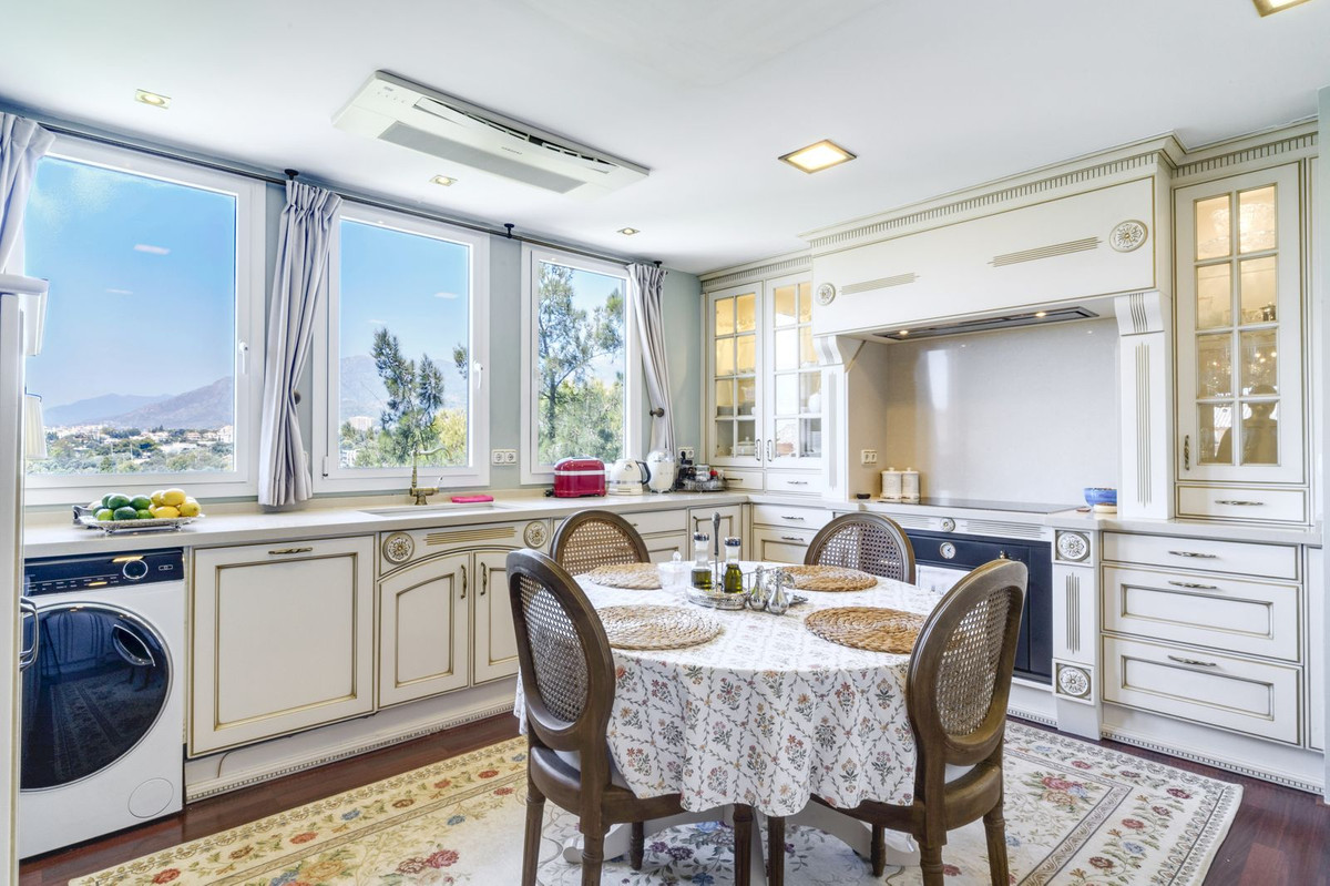 Apartment for sale in Bahía de Marbella | 3 bedrooms H5110738