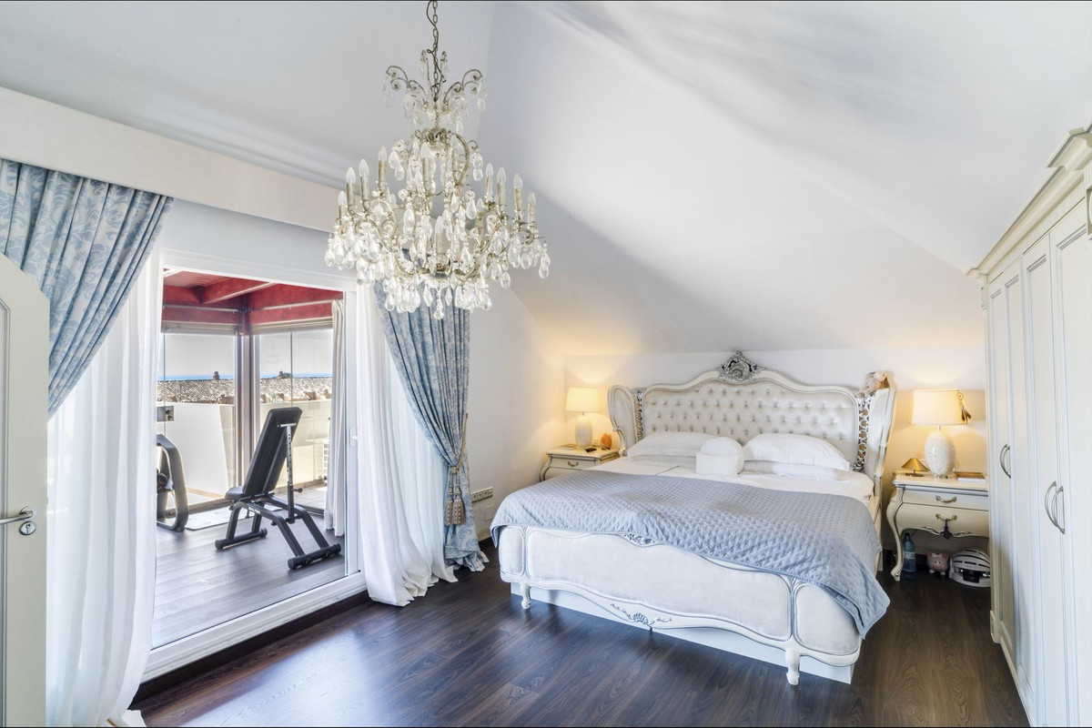 Apartment for sale in Bahía de Marbella | 3 bedrooms H5110738