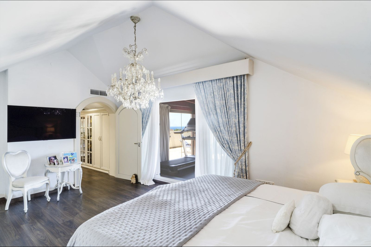 Apartment for sale in Bahía de Marbella | 3 bedrooms H5110738