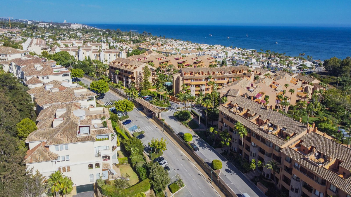 Apartment for sale in Bahía de Marbella | 3 bedrooms H5110738