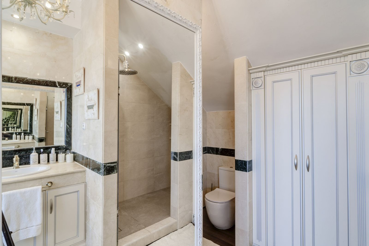 Apartment for sale in Bahía de Marbella | 3 bedrooms H5110738