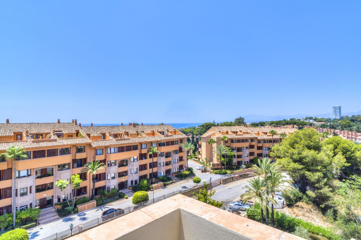 Apartment for sale in Bahía de Marbella | 3 bedrooms H5110738