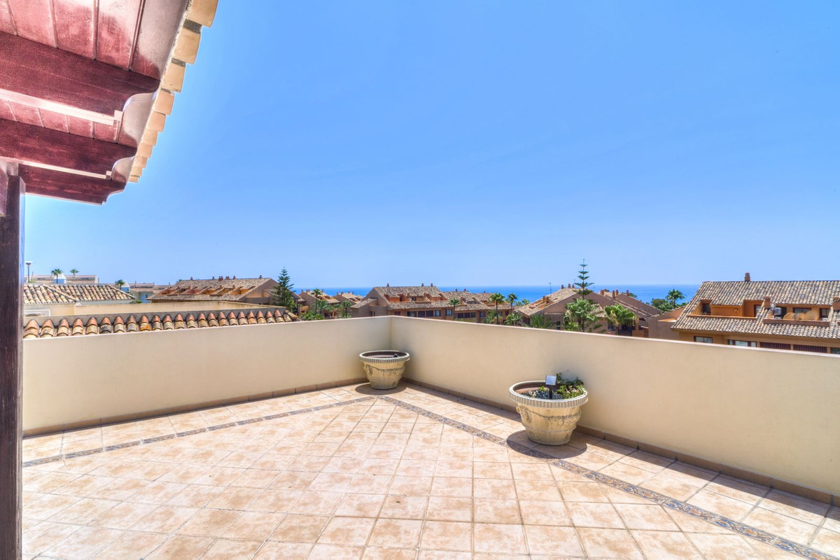 Apartment for sale in Bahía de Marbella | 3 bedrooms H5110738