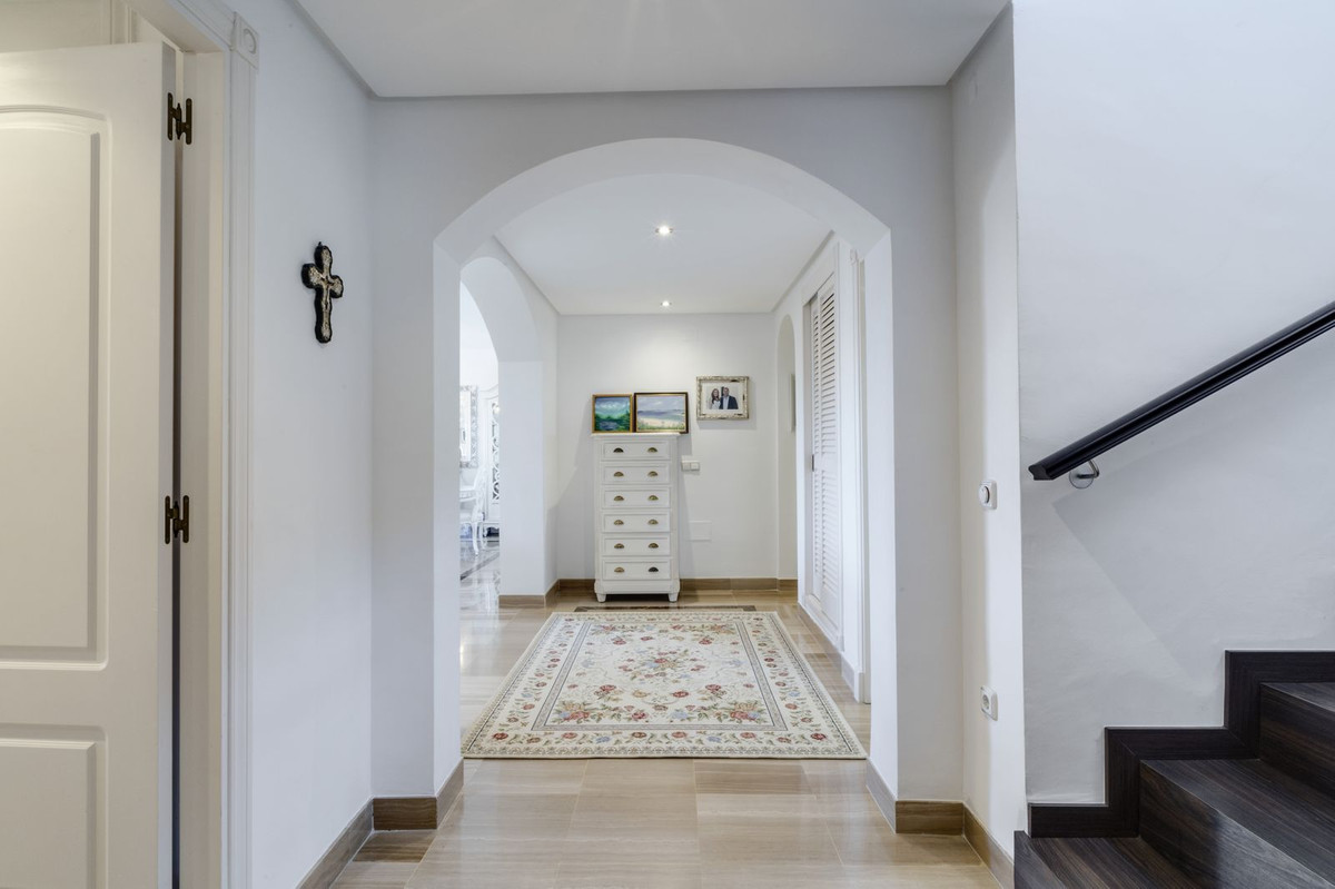 Apartment for sale in Bahía de Marbella | 3 bedrooms H5110738