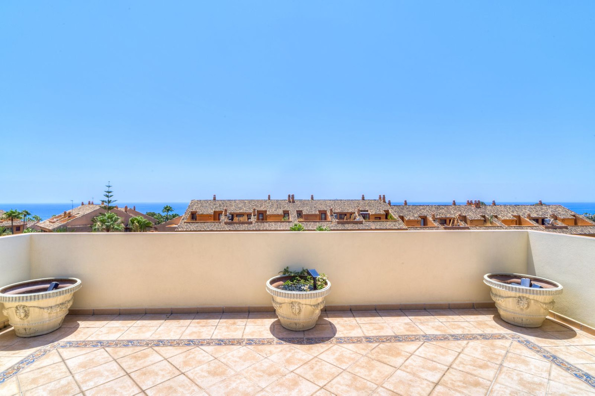 Apartment for sale in Bahía de Marbella | 3 bedrooms H5110738