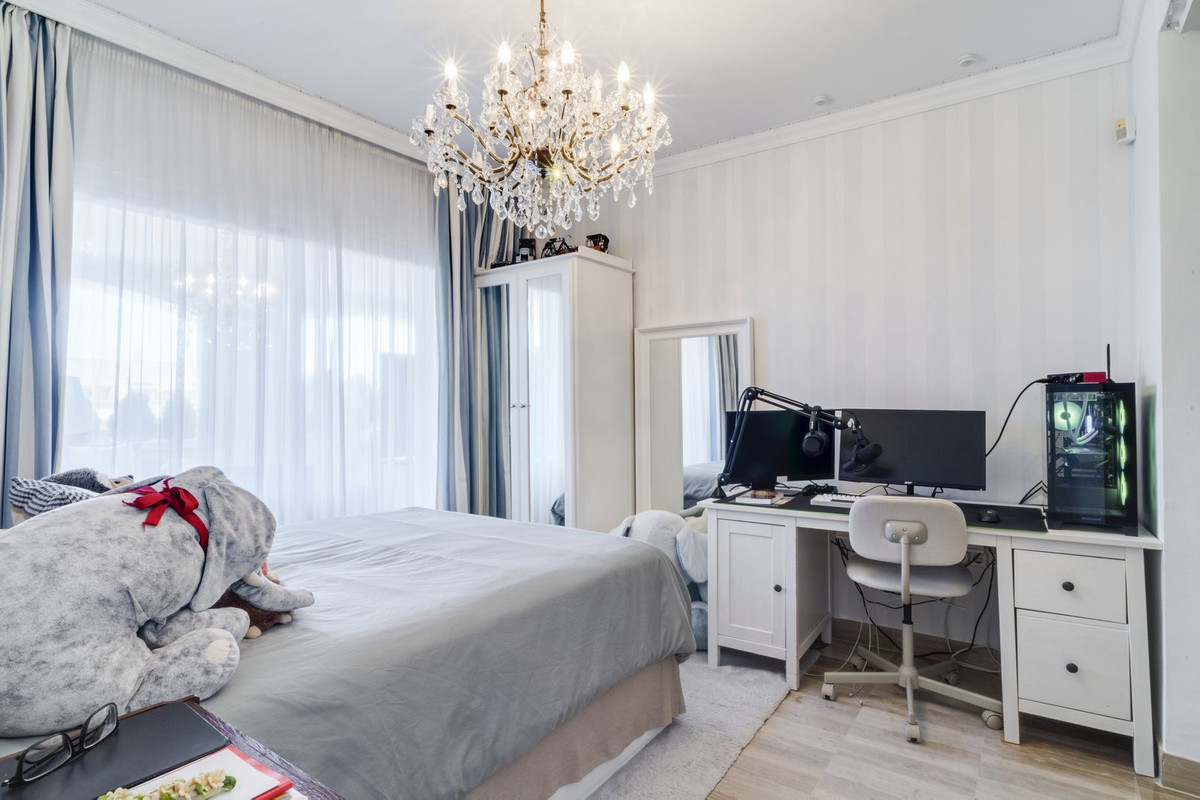 Apartment for sale in Bahía de Marbella | 3 bedrooms H5110738