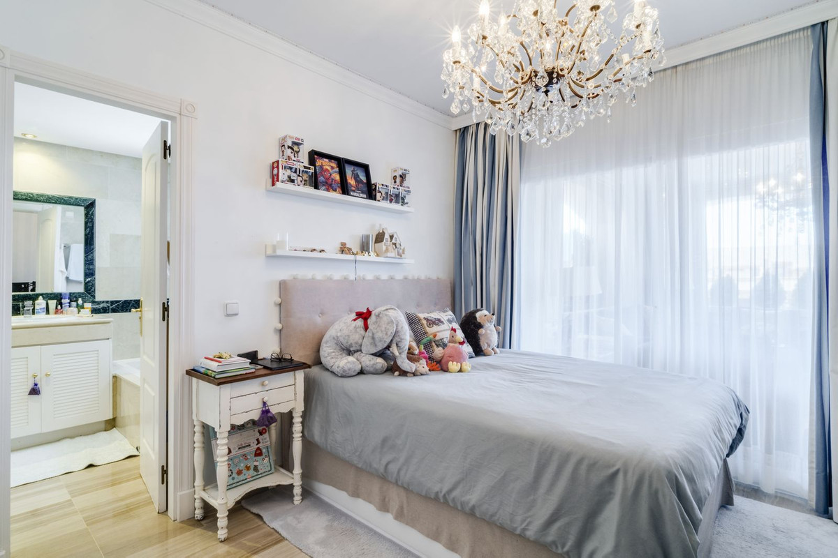 Apartment for sale in Bahía de Marbella | 3 bedrooms H5110738