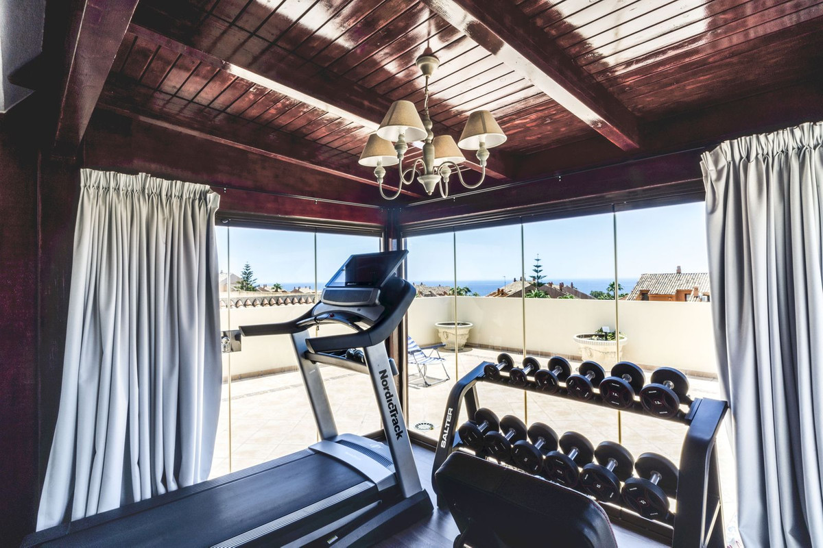 Apartment for sale in Bahía de Marbella | 3 bedrooms H5110738