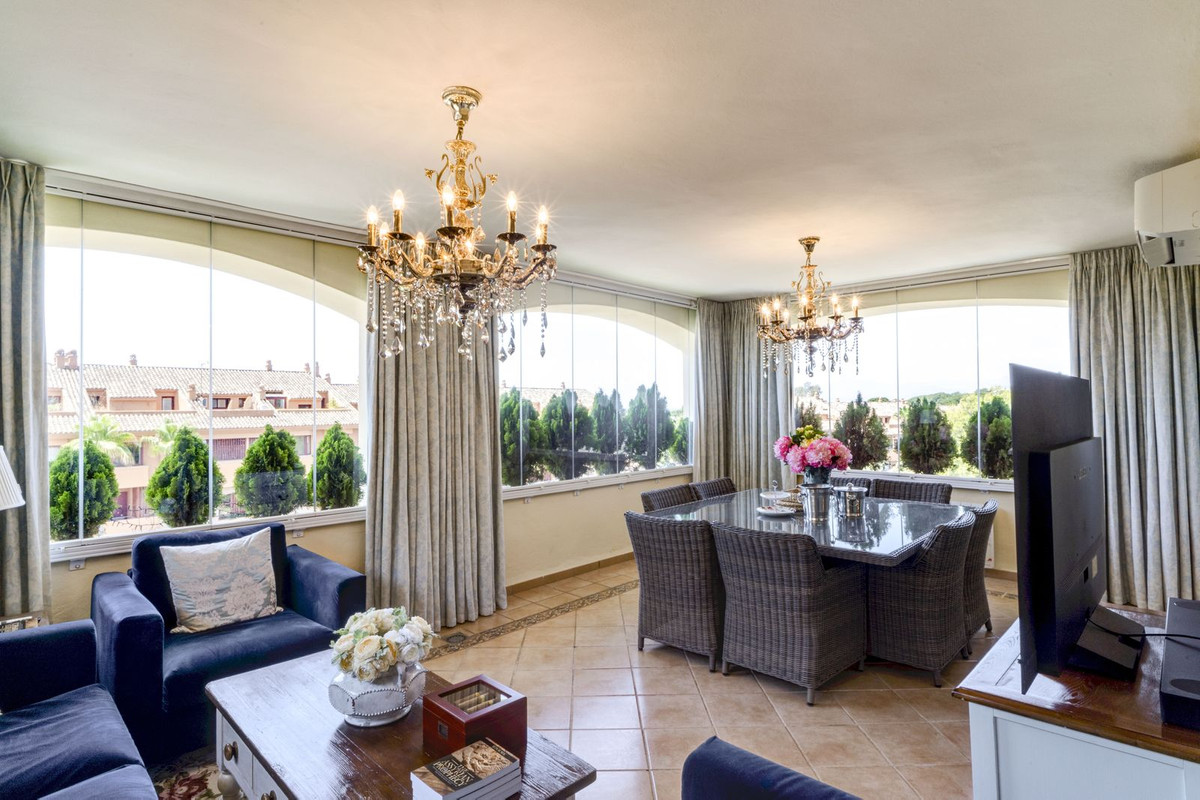 Apartment for sale in Bahía de Marbella | 3 bedrooms H5110738