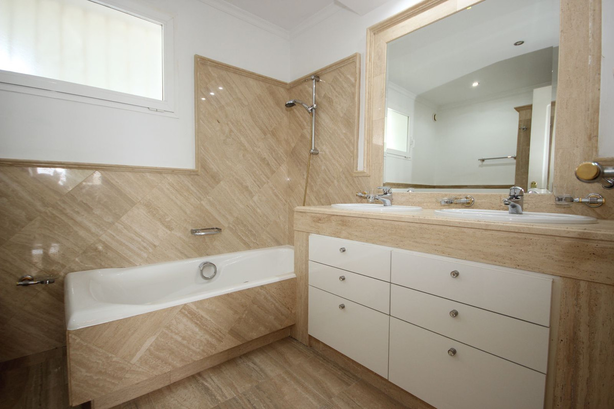 Appartement te koop in Bahía de Marbella | 2 slaapkamers H5129614