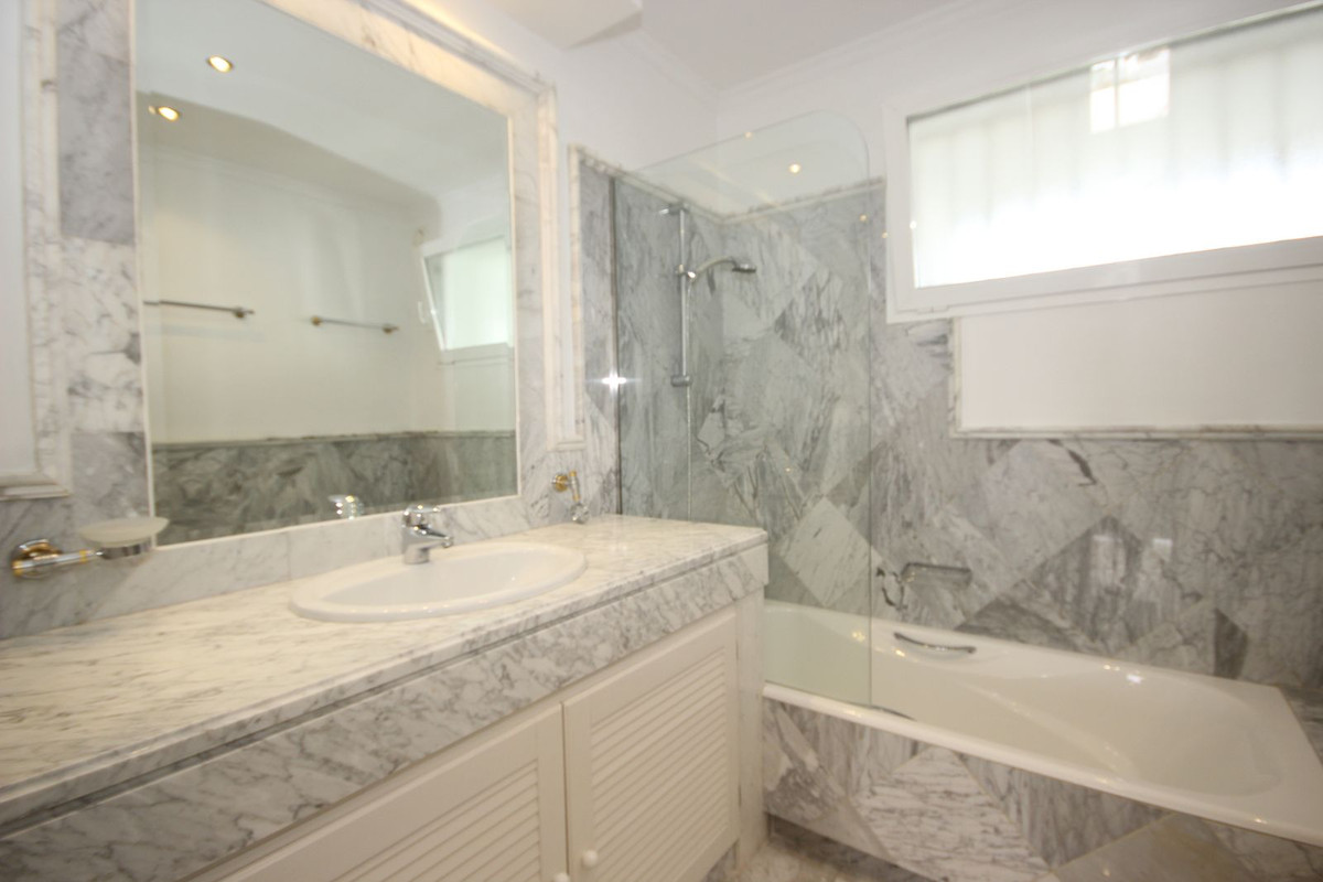 Appartement te koop in Bahía de Marbella | 2 slaapkamers H5129614