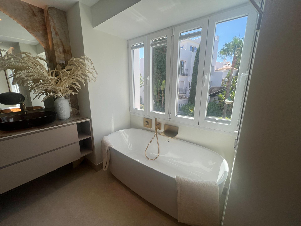 Appartement te koop in Bahía de Marbella | 3 slaapkamers H5130448
