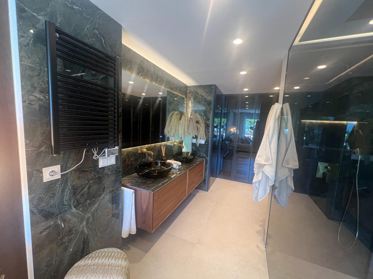 Appartement te koop in Bahía de Marbella | 3 slaapkamers H5130448
