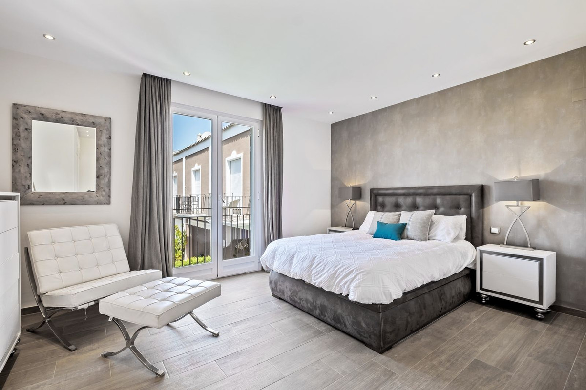 Huis te koop in Bahía de Marbella | 4 slaapkamers H5137585