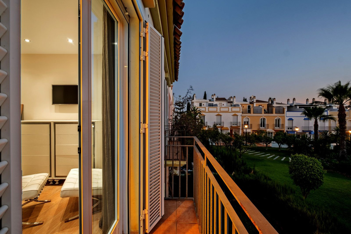 Huis te koop in Bahía de Marbella | 4 slaapkamers H5137585