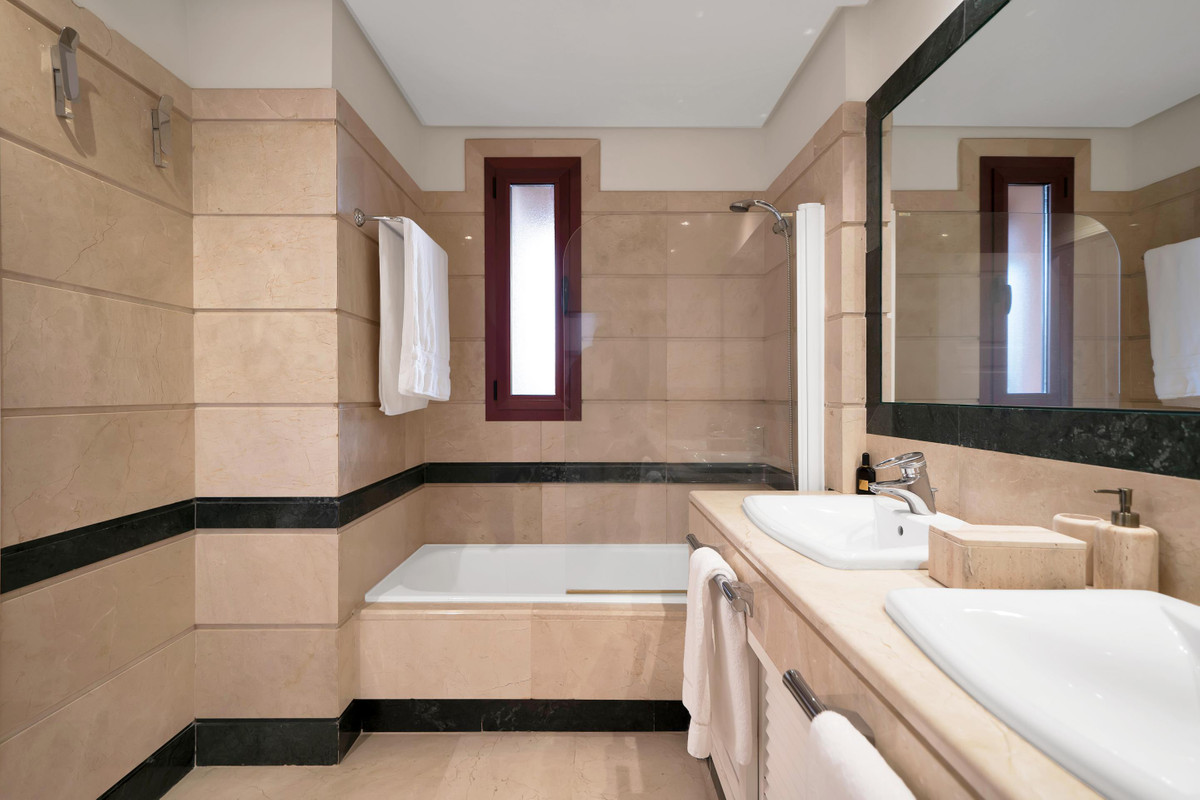 Appartement te koop in Bahía de Marbella | 3 slaapkamers H5304808