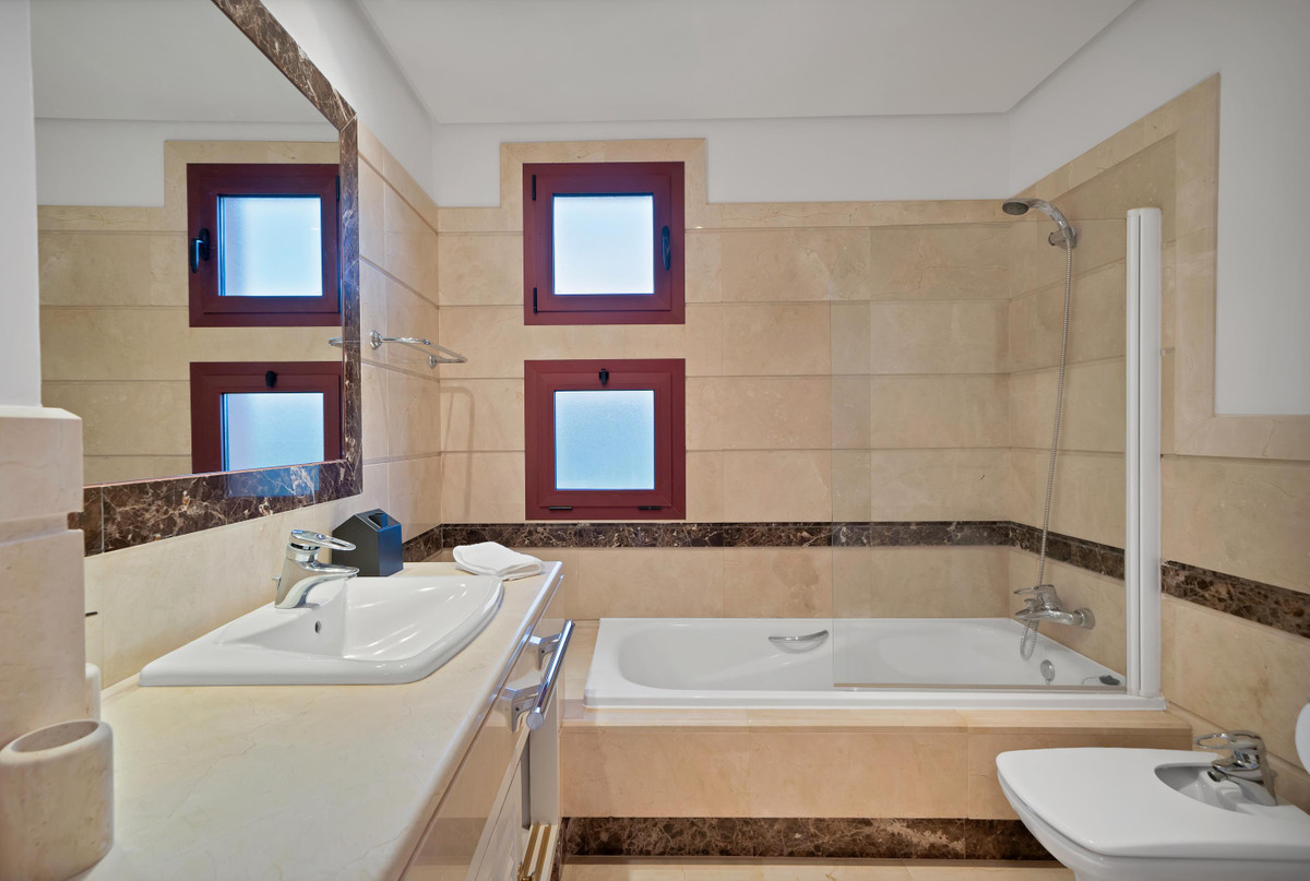 Appartement te koop in Bahía de Marbella | 3 slaapkamers H5304808