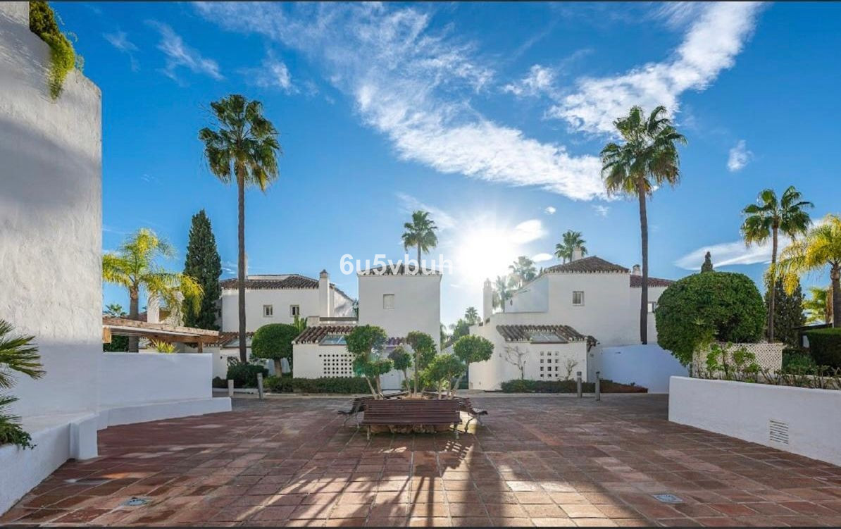 Appartement te koop in Bahía de Marbella | 4 slaapkamers H5366458