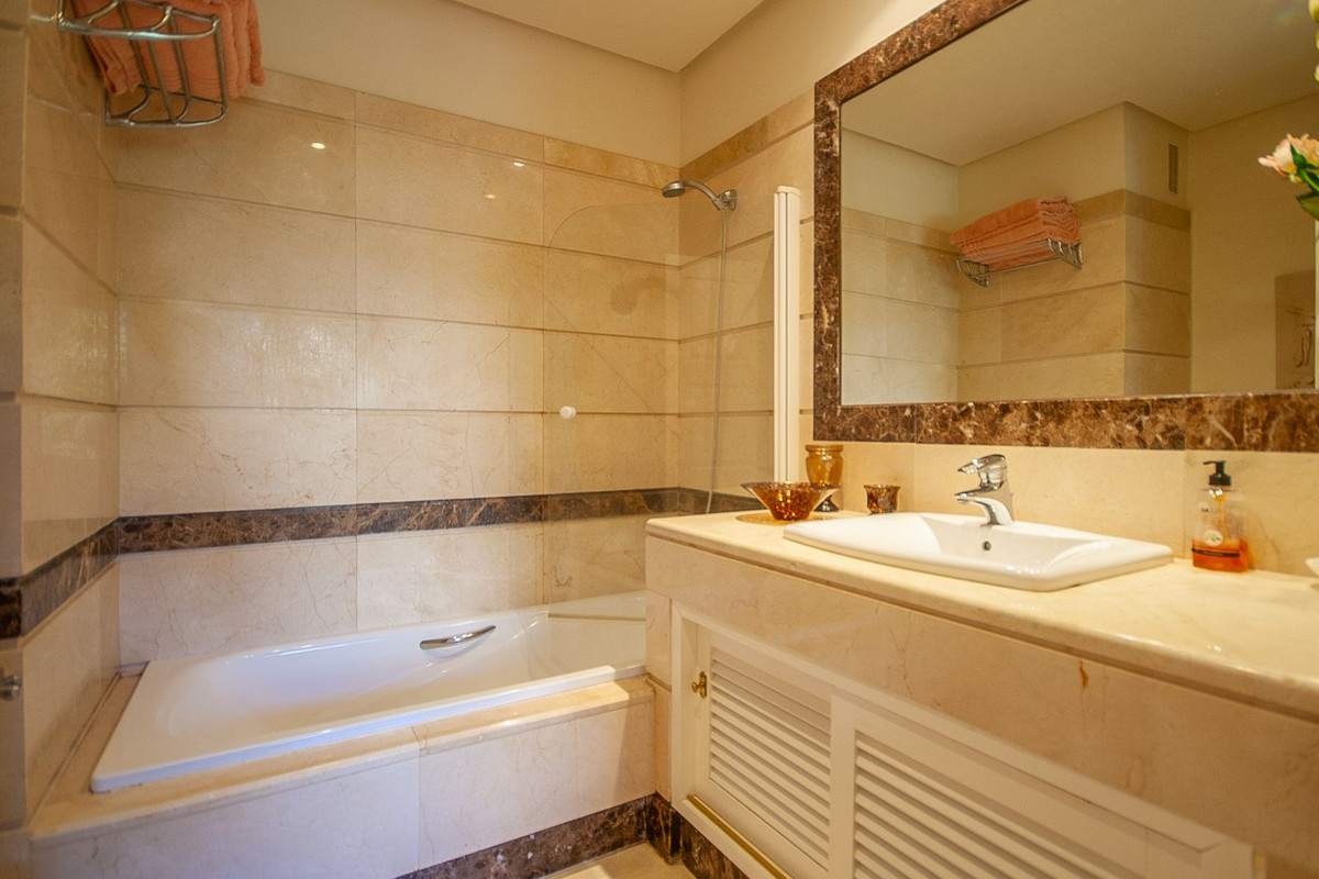 Appartement te koop in Bahía de Marbella | 2 slaapkamers H5372803