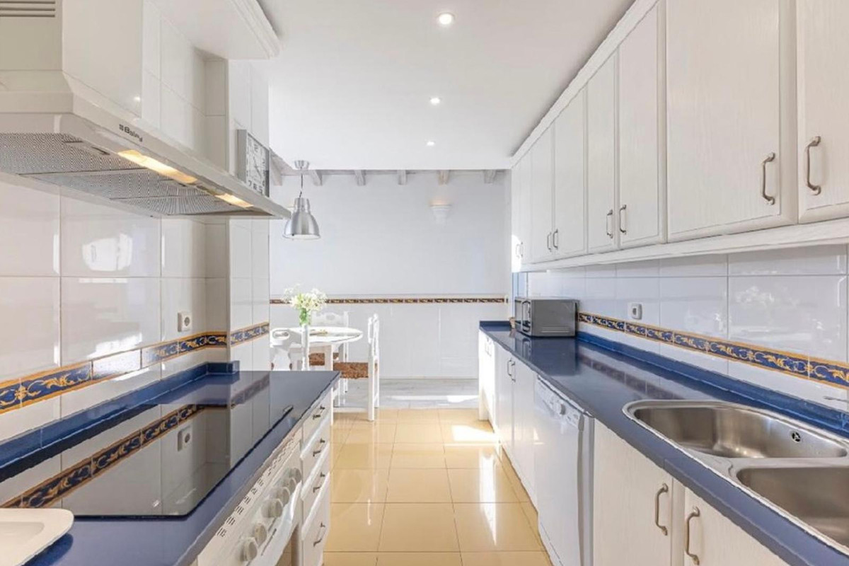 Appartement te koop in Bahía de Marbella | 4 slaapkamers H5402458