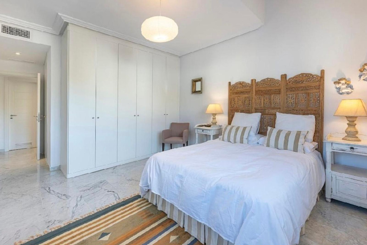Appartement te koop in Bahía de Marbella | 4 slaapkamers H5402458