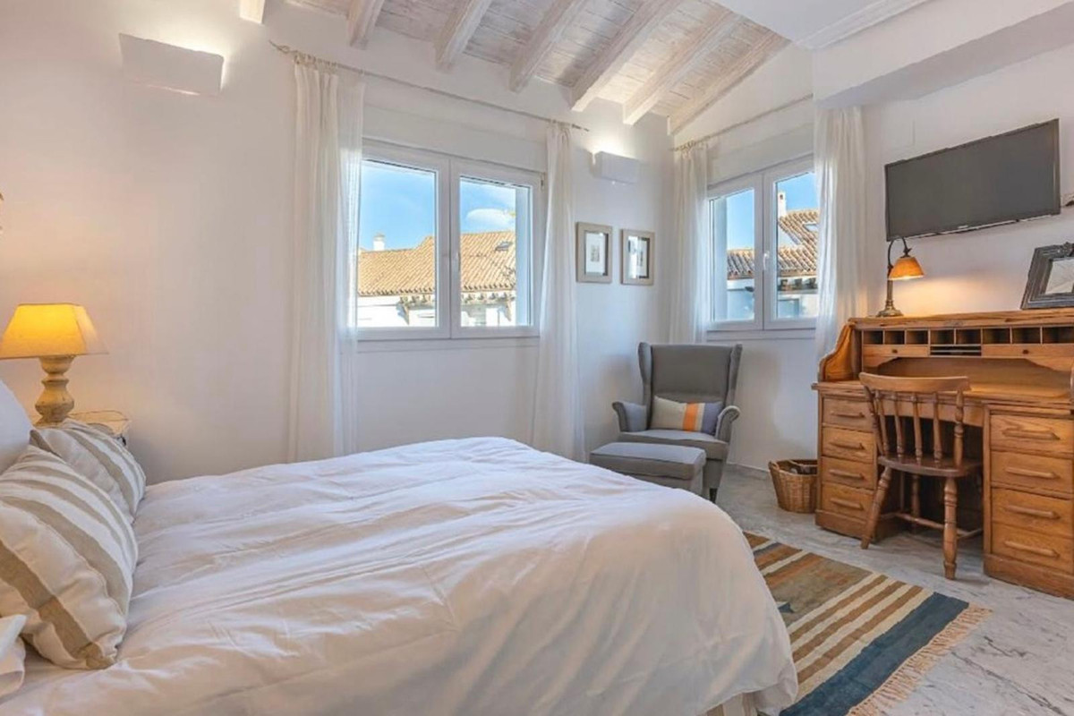 Appartement te koop in Bahía de Marbella | 4 slaapkamers H5402458