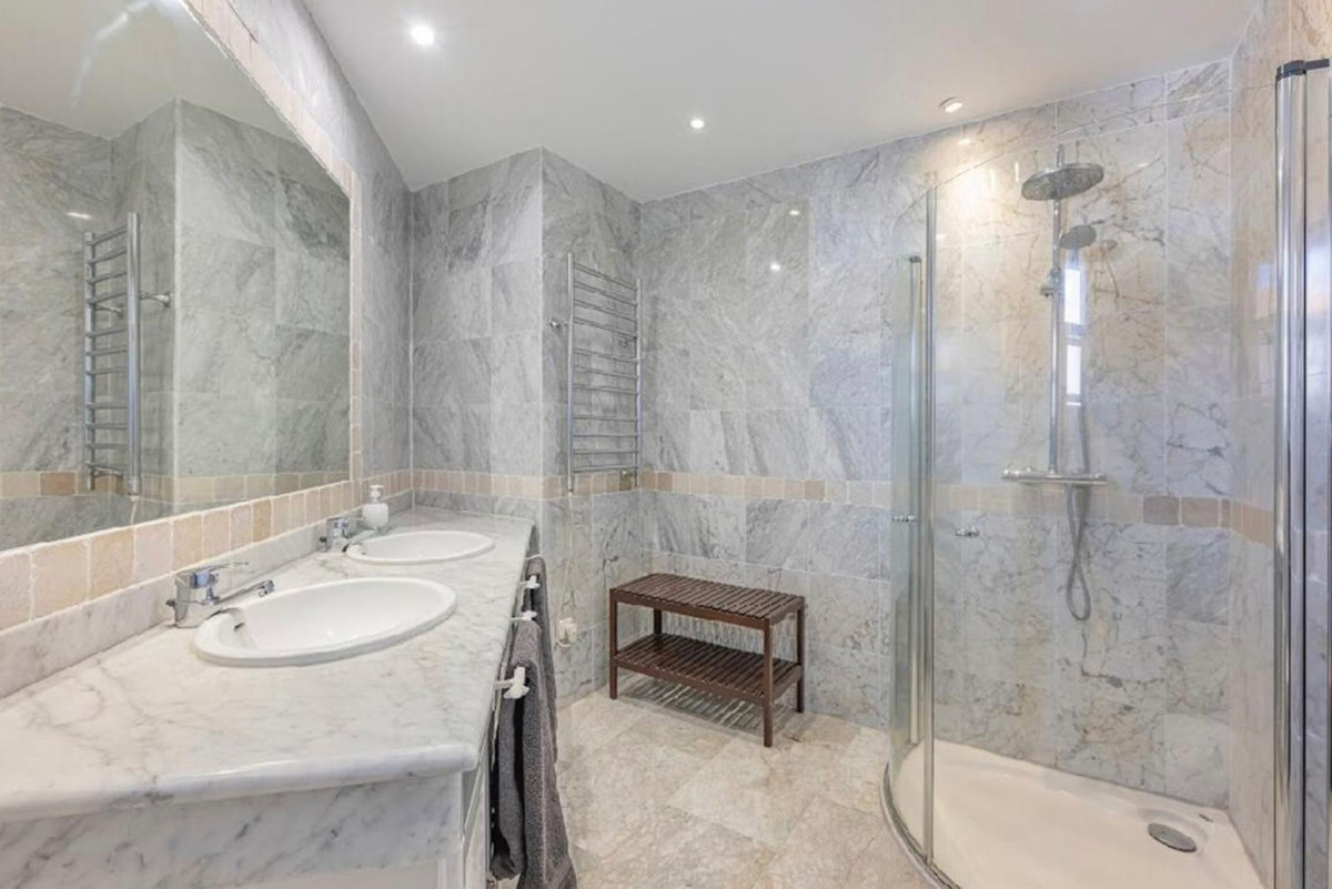 Appartement te koop in Bahía de Marbella | 4 slaapkamers H5402458