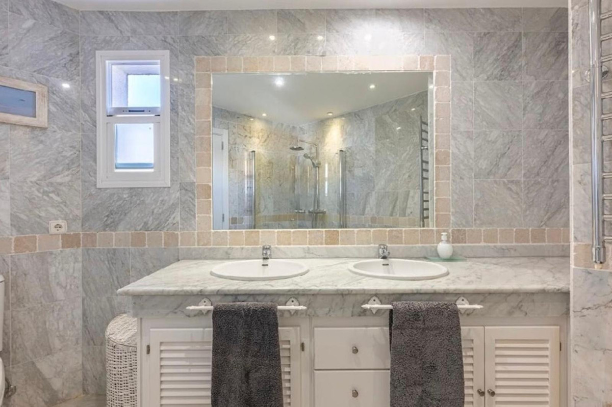 Appartement te koop in Bahía de Marbella | 4 slaapkamers H5402458