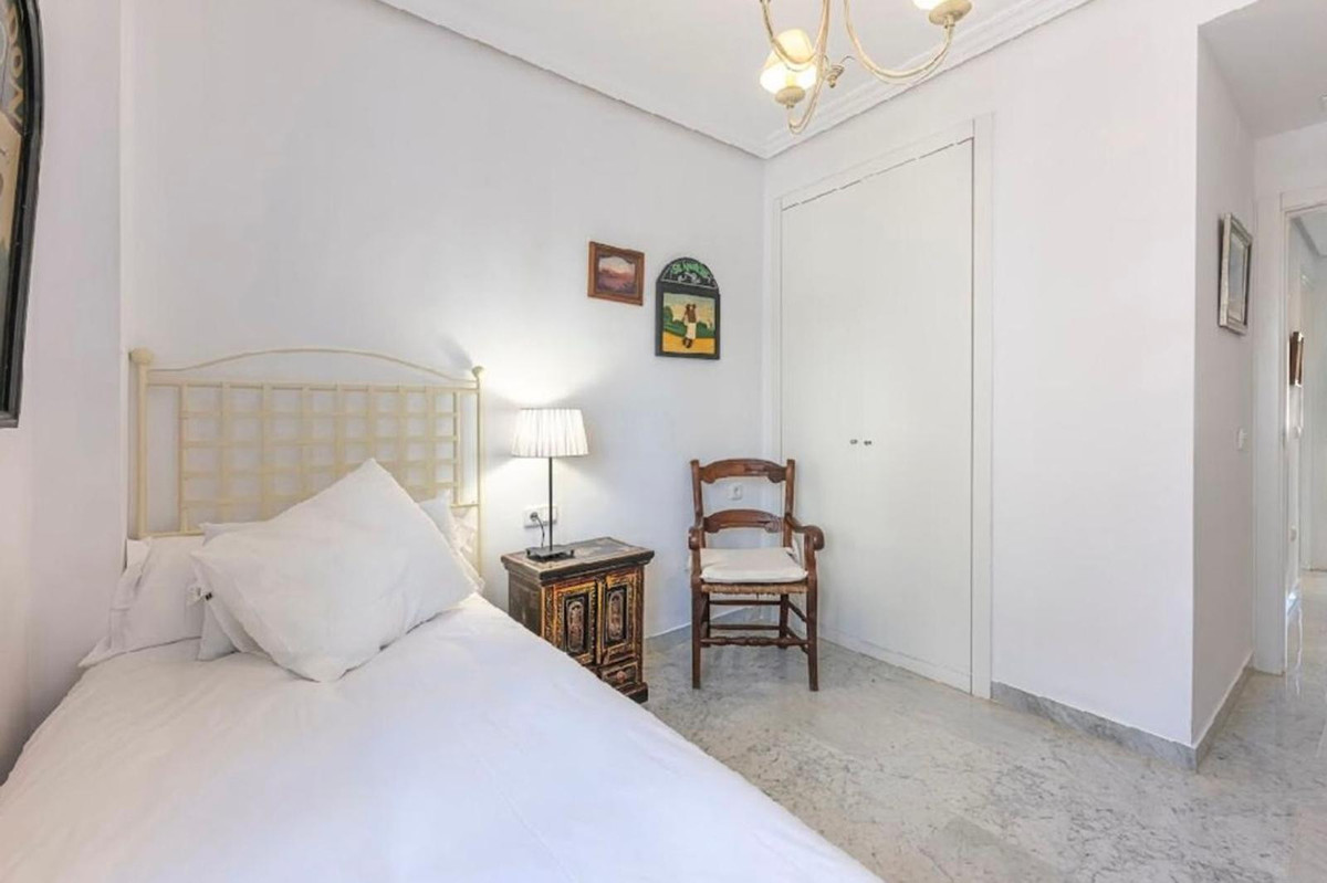 Appartement te koop in Bahía de Marbella | 4 slaapkamers H5402458