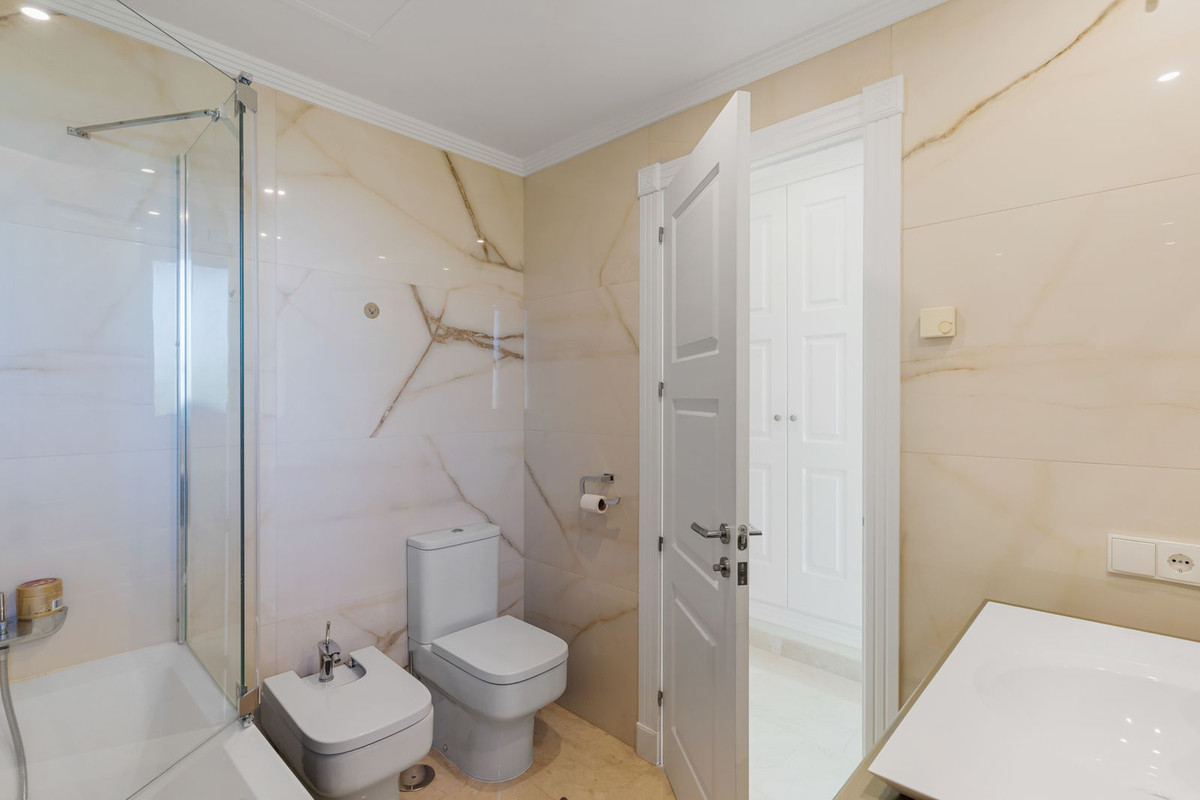 Appartement te koop in Bahía de Marbella | 3 slaapkamers H5492395