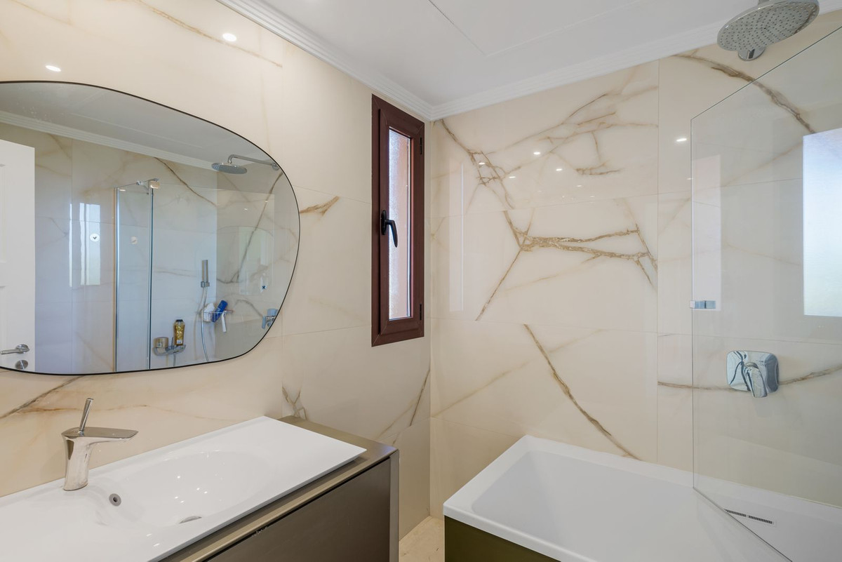 Appartement te koop in Bahía de Marbella | 3 slaapkamers H5492395