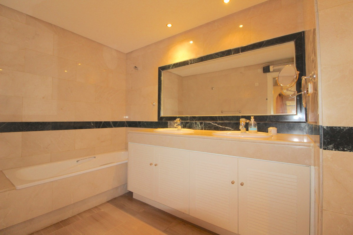Appartement te koop in Bahía de Marbella | 2 slaapkamers H5521084