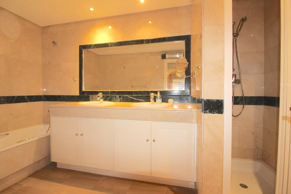 Appartement te koop in Bahía de Marbella | 2 slaapkamers H5521084