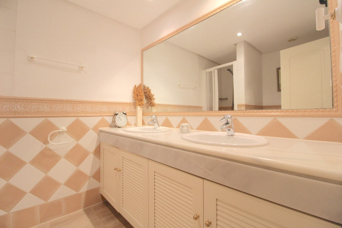 Appartement te koop in Bahía de Marbella | 2 slaapkamers H5521084