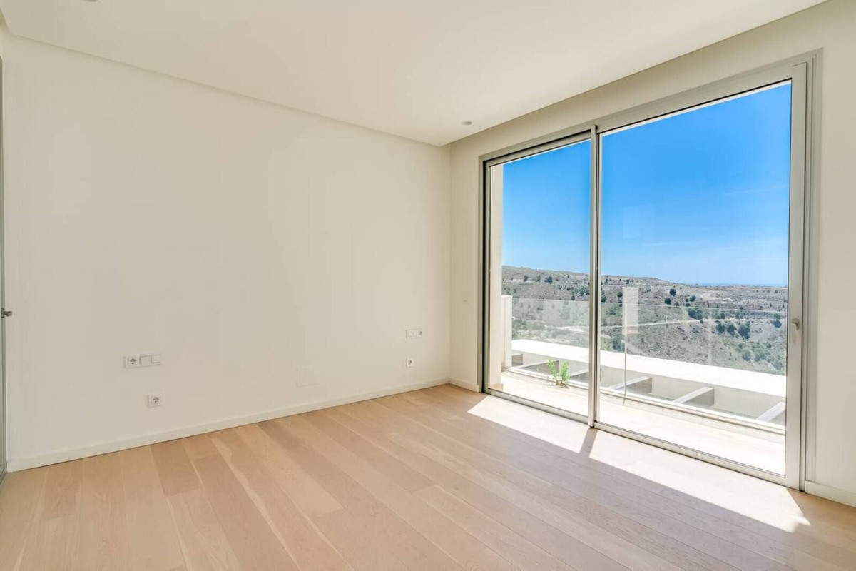 Penthouse for sale in Benahavís | 4 bedrooms H5011201
