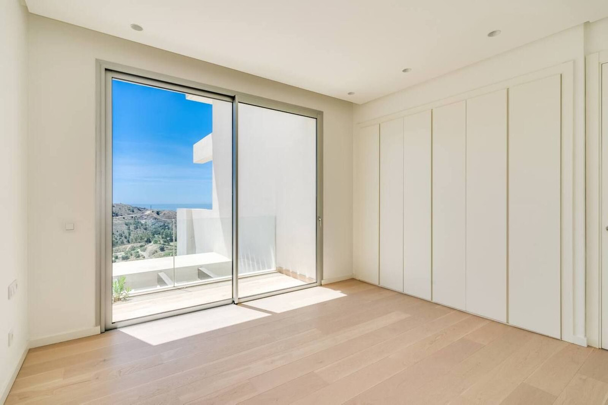 Penthouse for sale in Benahavís | 4 bedrooms H5011201