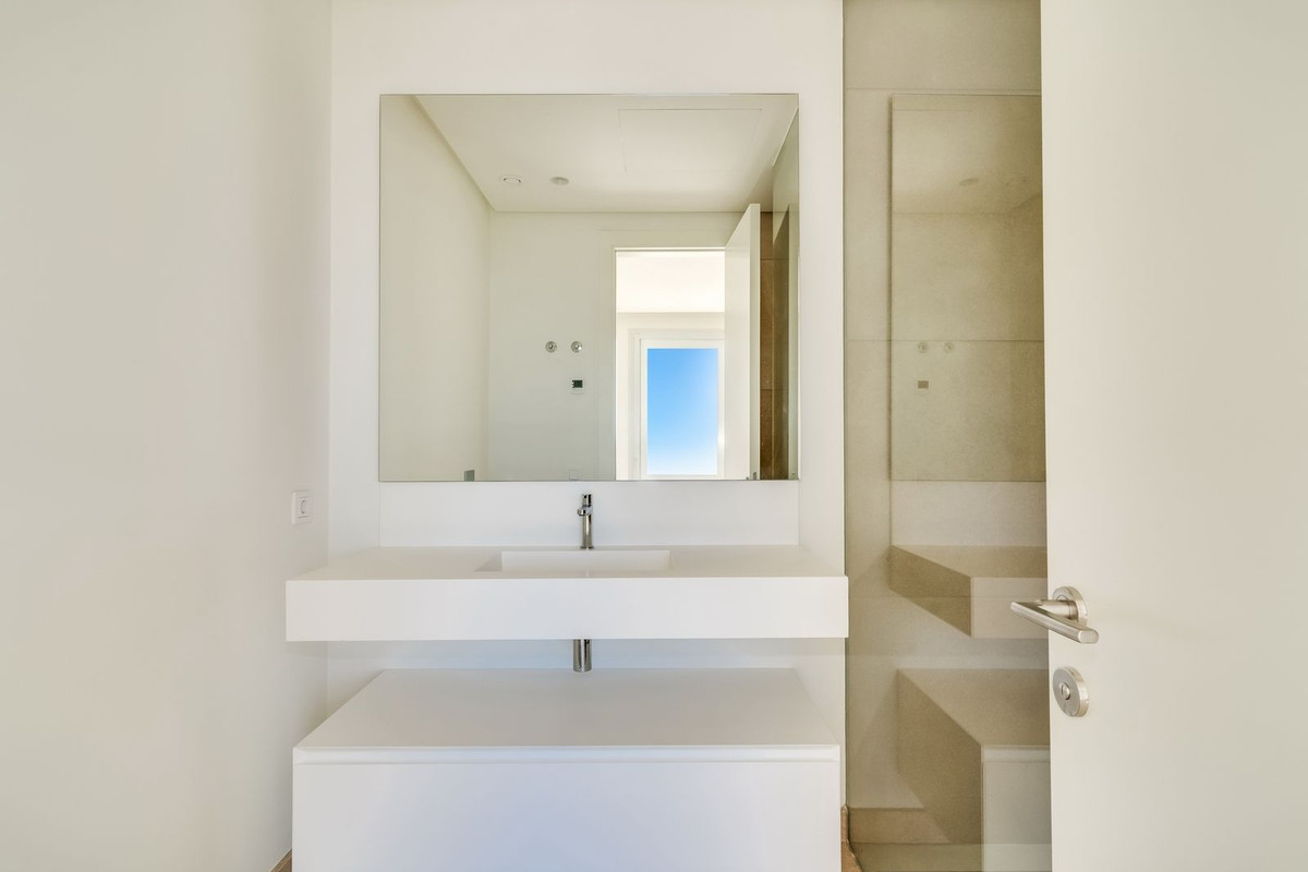 Penthouse for sale in Benahavís | 4 bedrooms H5011201