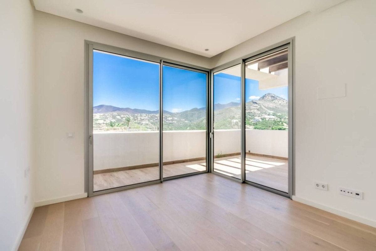 Penthouse for sale in Benahavís | 4 bedrooms H5011201