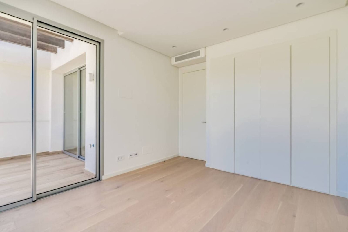 Penthouse for sale in Benahavís | 4 bedrooms H5011201