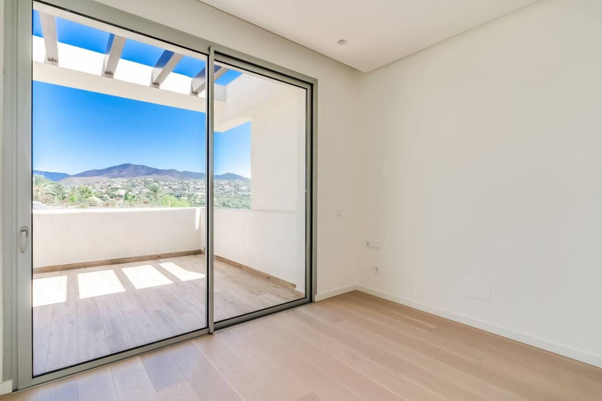 Penthouse for sale in Benahavís | 4 bedrooms H5011201