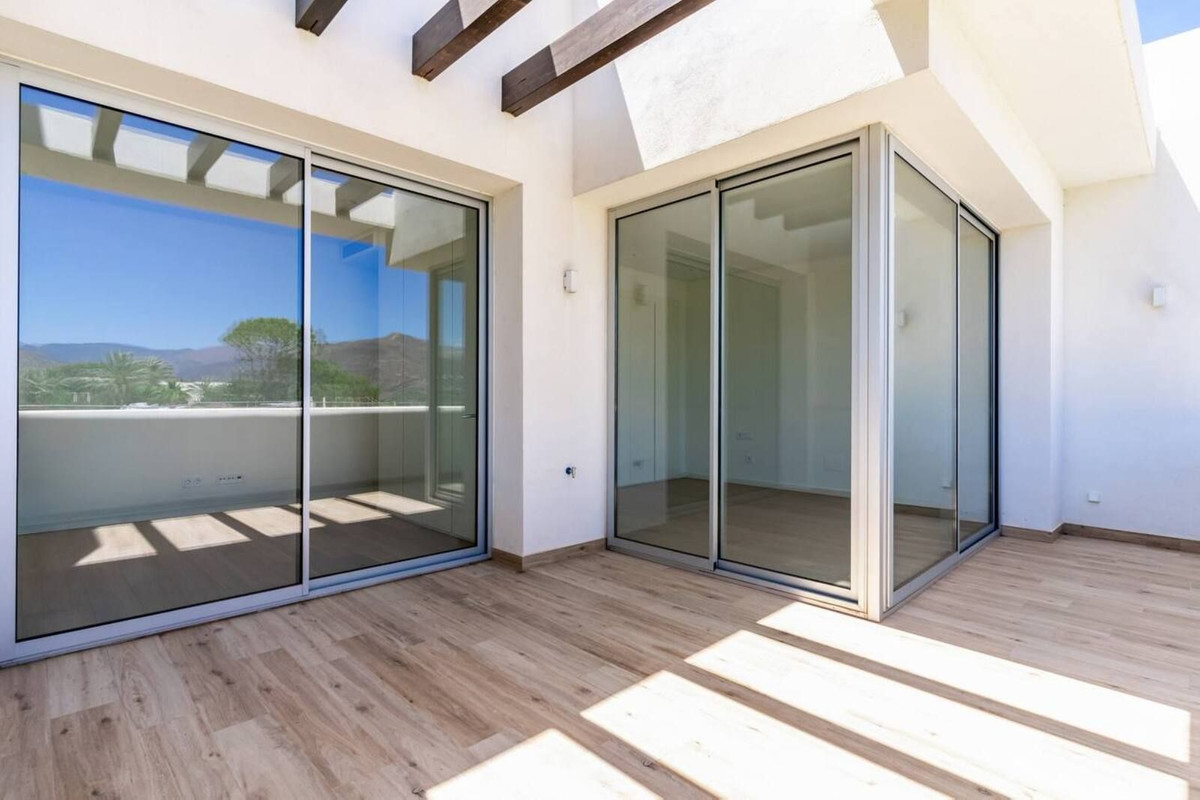 Penthouse for sale in Benahavís | 4 bedrooms H5011201