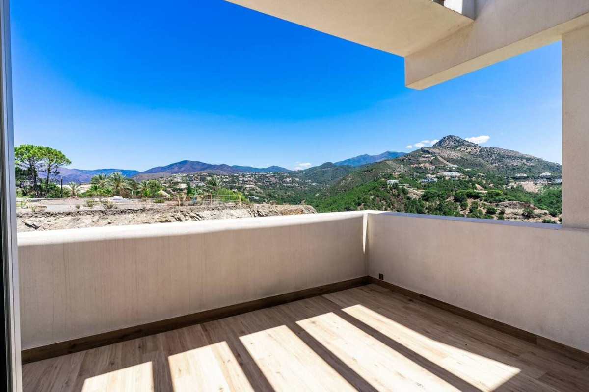 Penthouse for sale in Benahavís | 4 bedrooms H5011201