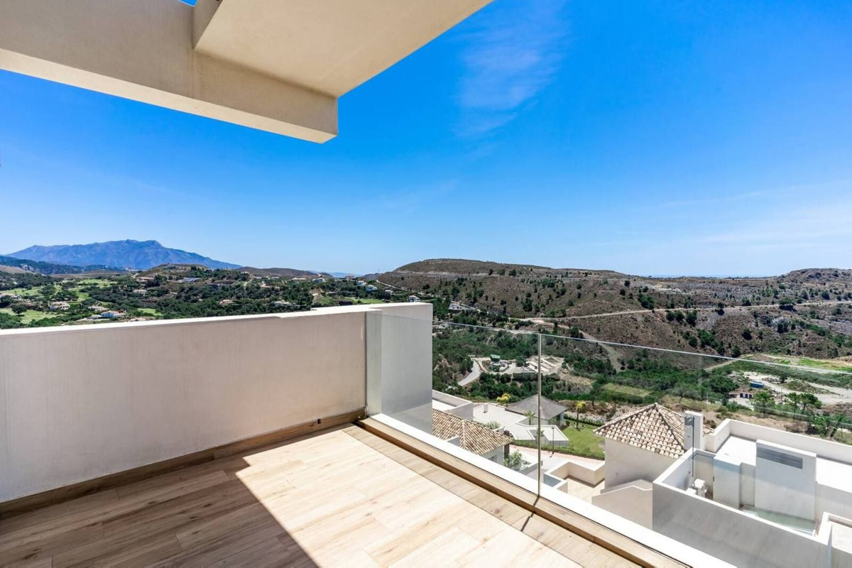 Penthouse for sale in Benahavís | 4 bedrooms H5011201