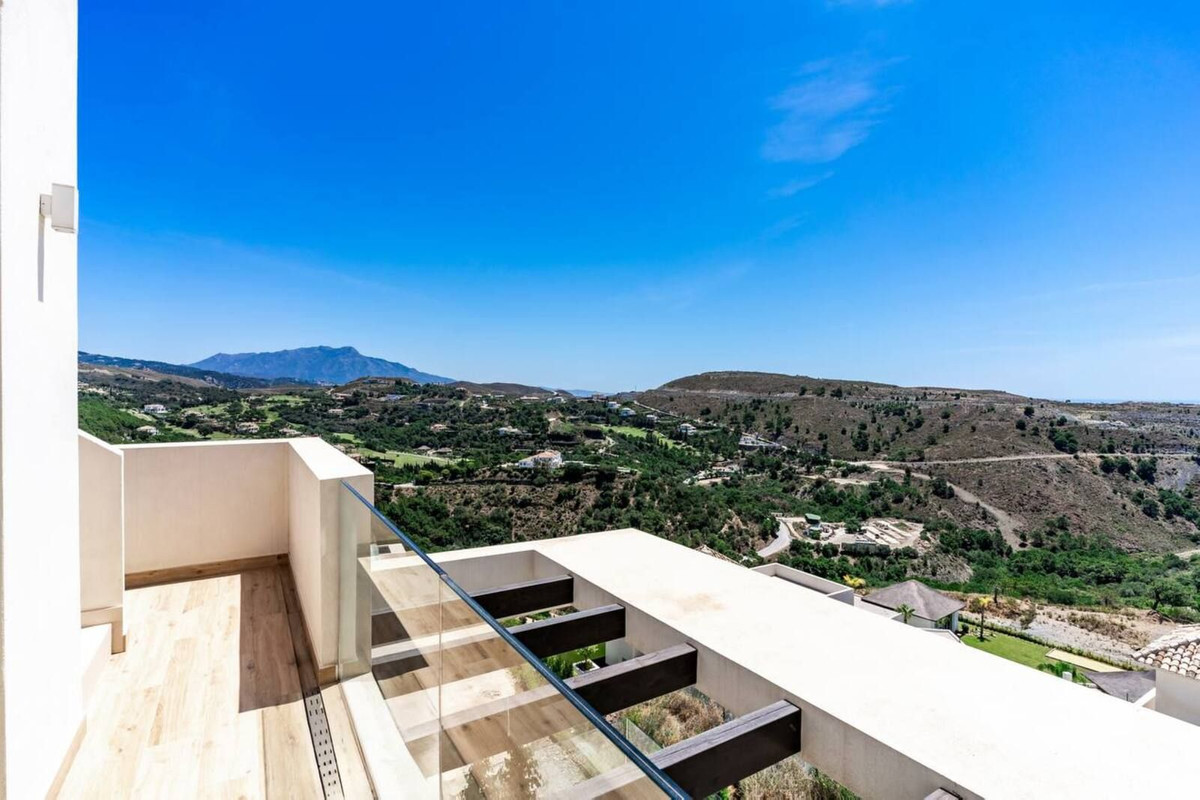 Penthouse for sale in Benahavís | 4 bedrooms H5011201