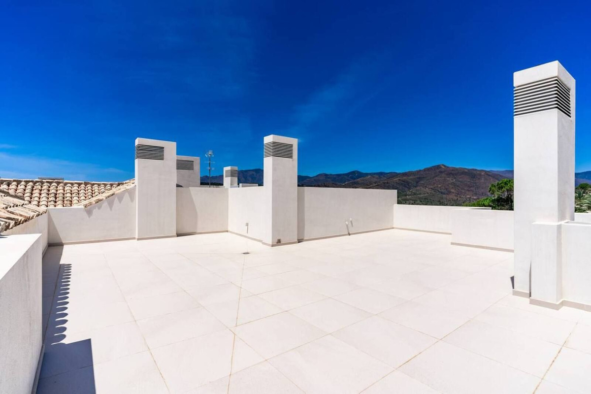 Penthouse for sale in Benahavís | 4 bedrooms H5011201