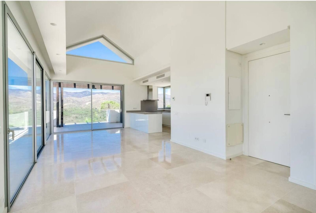 Penthouse for sale in Benahavís | 4 bedrooms H5011201