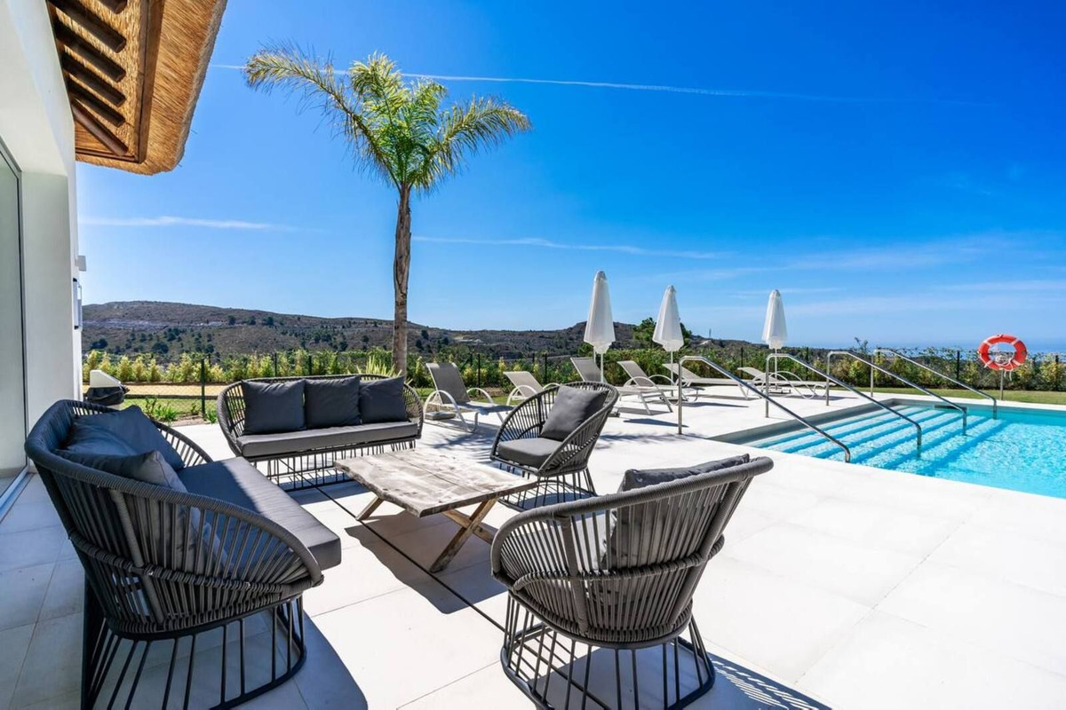 Penthouse for sale in Benahavís | 4 bedrooms H5011201