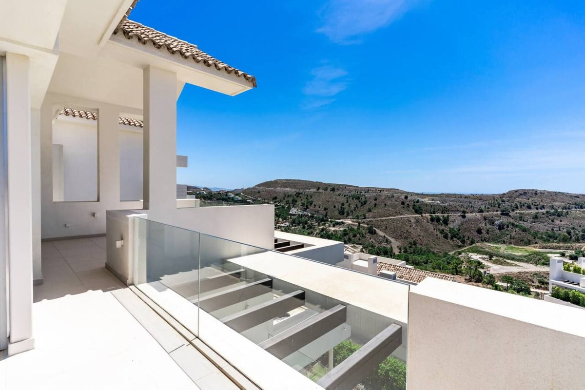 Penthouse for sale in Benahavís | 4 bedrooms H5011201
