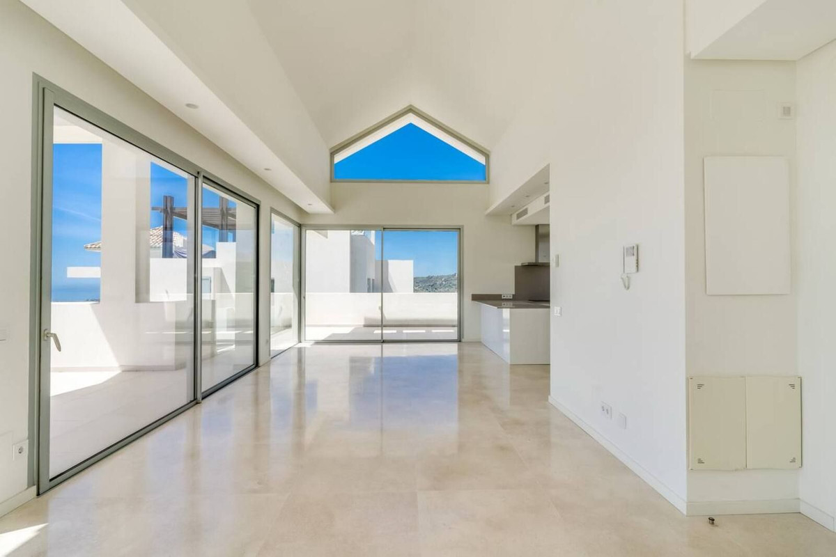 Penthouse for sale in Benahavís | 4 bedrooms H5011201